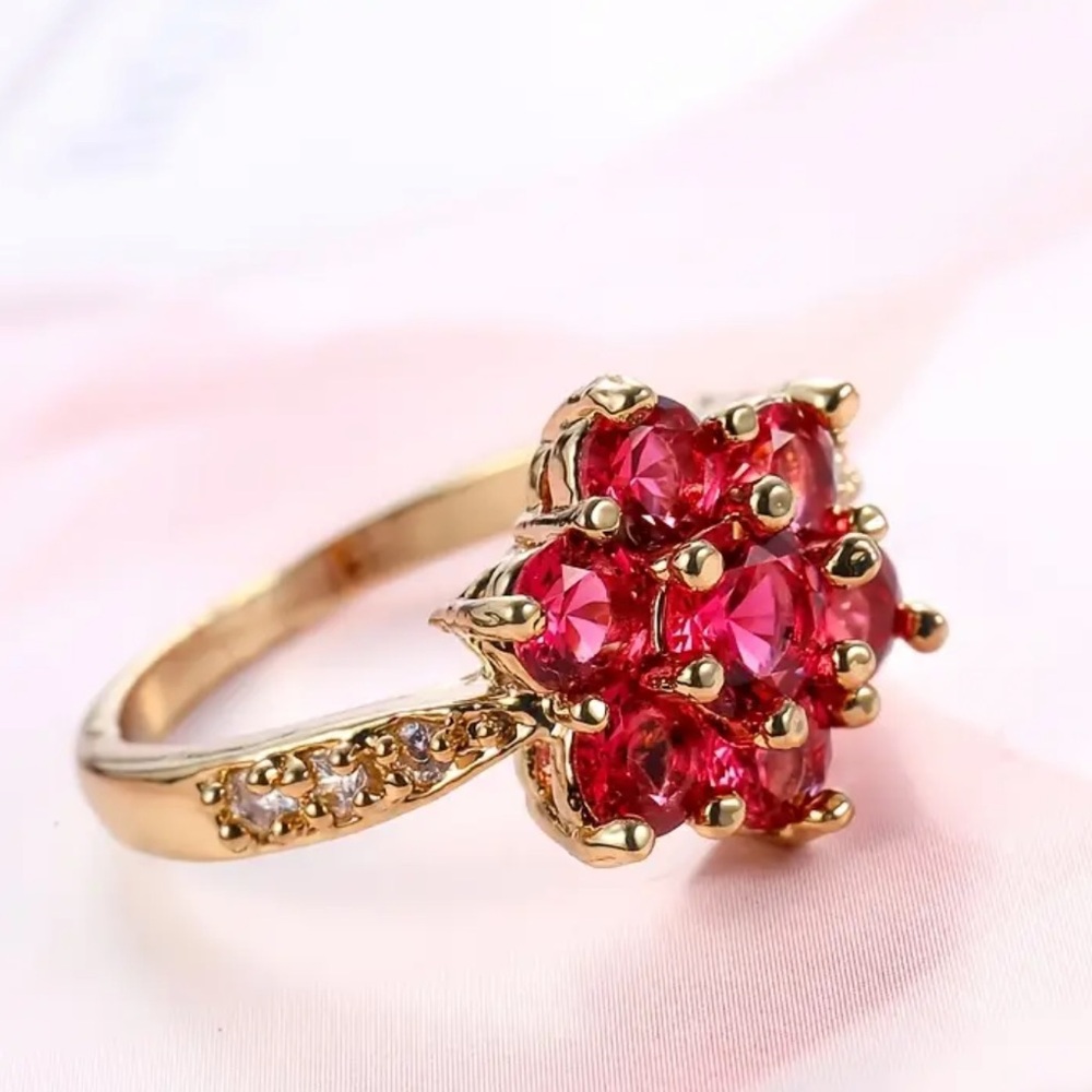 🌺Elegant Gold Ring with Pink Gemstones🌺